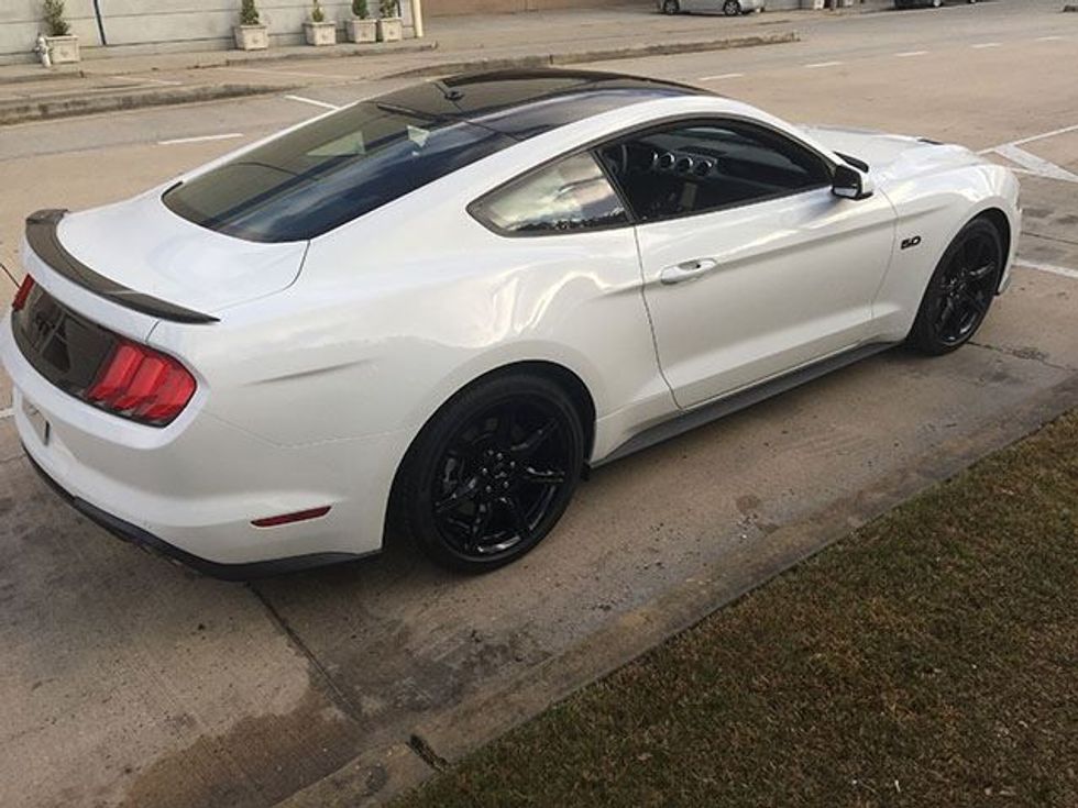 Ford Mustang GT që lansohet vitin e ardhshëm gjendet i parkuar ne nje rruge foto 3