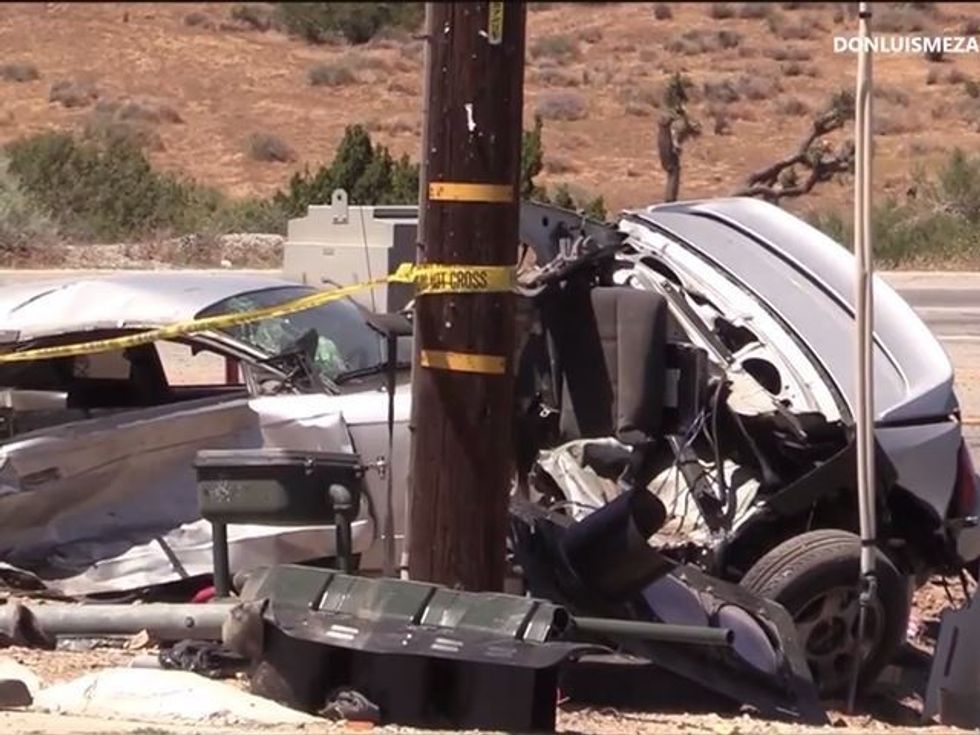 Ford përplaset dhe ndahet në gjysmë shoferi shpeton me lendime te lehta foto 5