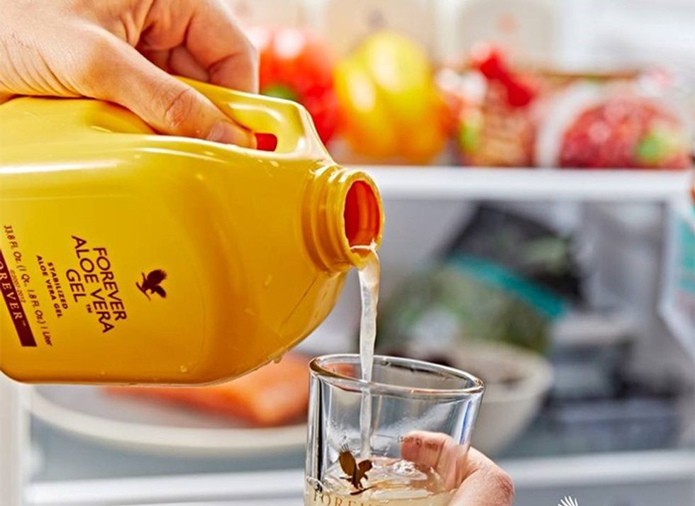 Forever aloe gel pouring