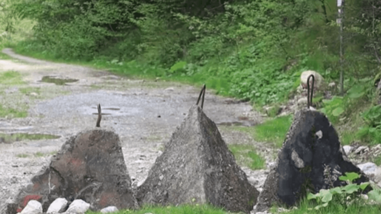 Një pikë kufitare, shumë përfitime - çfarë do të sillte hapja e Çakorrit për qytetarët e Kosovës dhe të Malit të Zi?