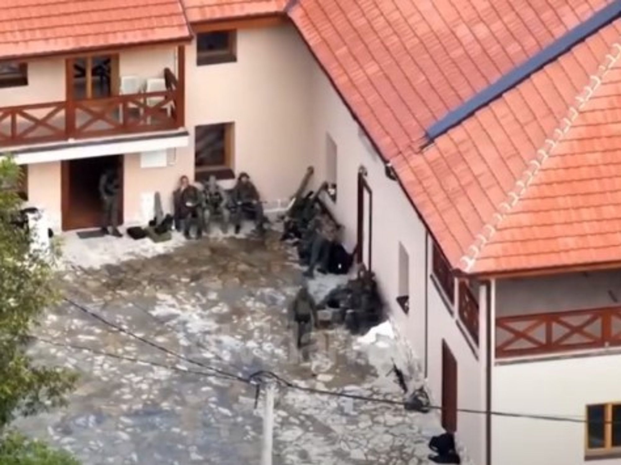 Beogradi zyrtar mbron hapur Radoiçiqin, Petkoviq e quan “patriot” organizatorin e sulmit terrorist në Banjskë Beogradi zyrtar mbron hapur Radoiçiqin, Petkoviq e quan “patriot” organizatorin e sulmit terrorist në Banjskë