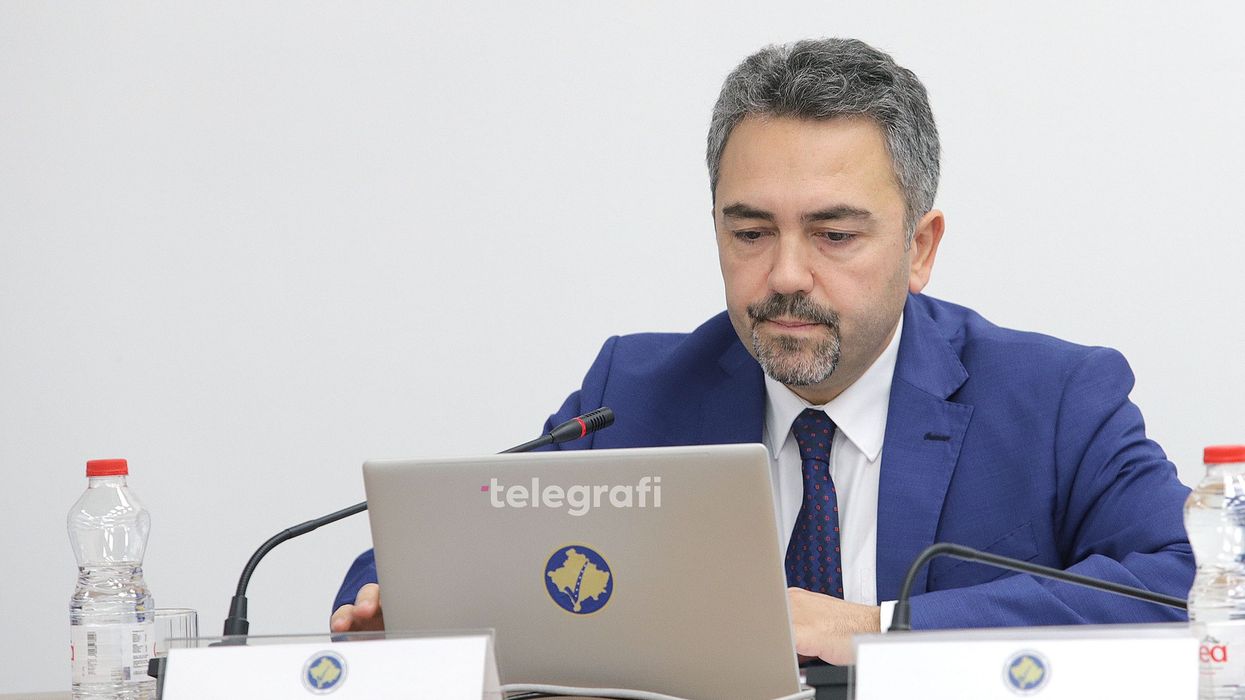 Radoniqi për ankesat lidhur me markerin: Edhe nëse tentohet votimi i dyfishtë, rasti do të evidentohet Radoniqi për ankesat lidhur me markerin: Edhe nëse tentohet votimi i dyfishtë, rasti do të evidentohet
