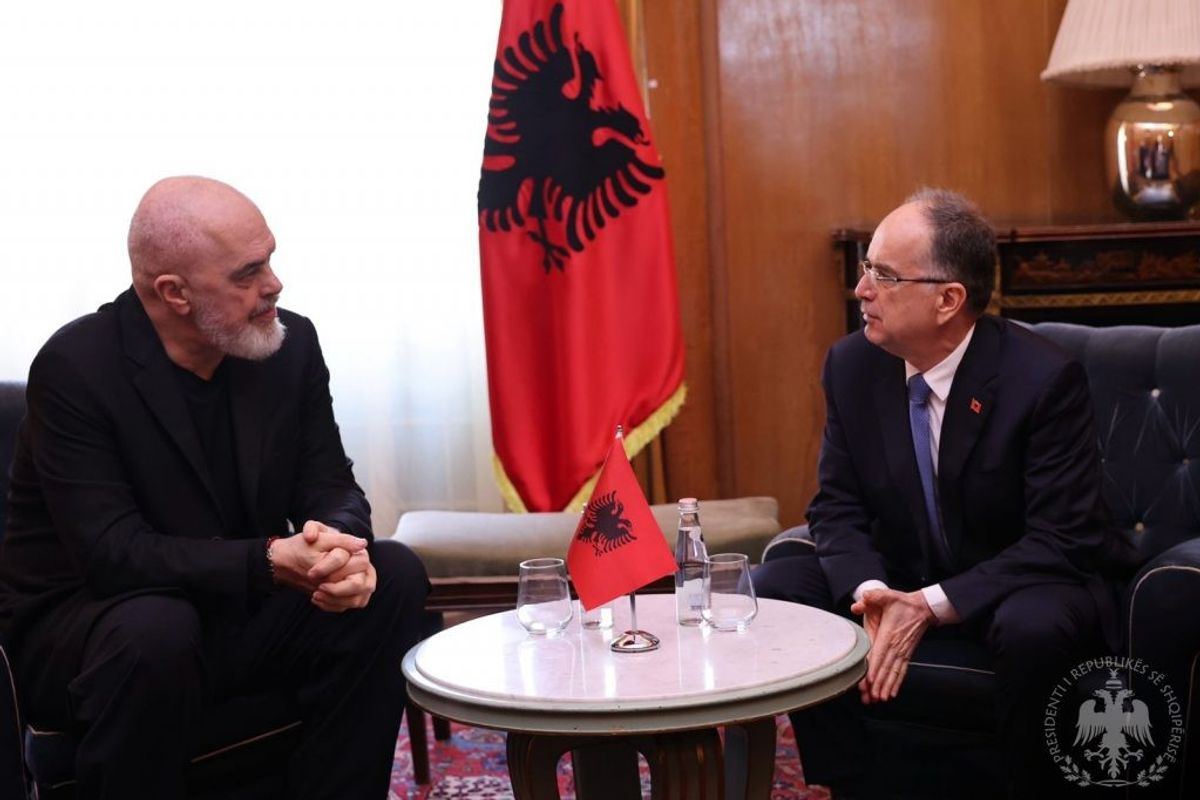 Presidenti Begaj dekreton ndryshimet në qeveri Presidenti Begaj dekreton ndryshimet në qeveri
