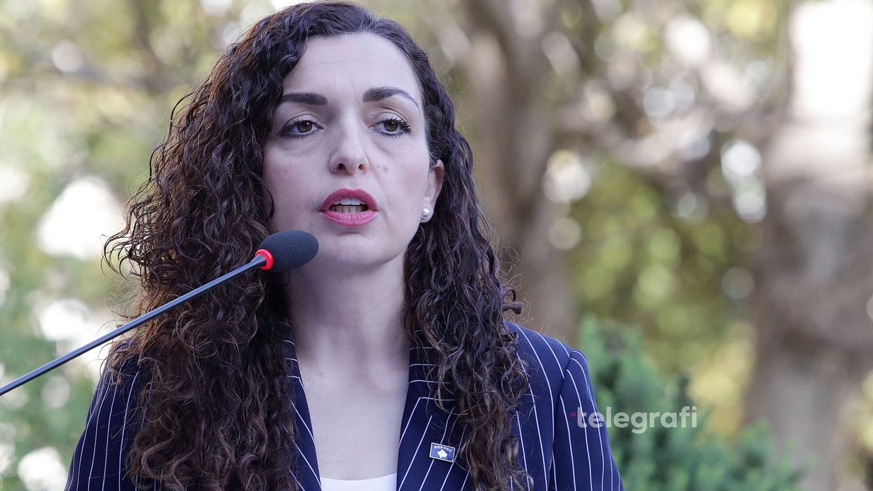 Osmani nuk tregon nëse do t’i marrë nënshkrimet e ofruara nga LVV Osmani nuk tregon nëse do t’i marrë nënshkrimet e ofruara nga LVV