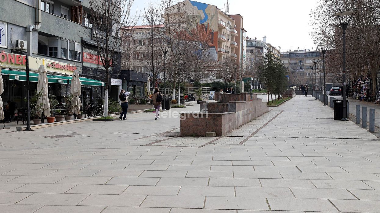 Moti sot, vranët dhe me diell Moti sot, vranët dhe me diell