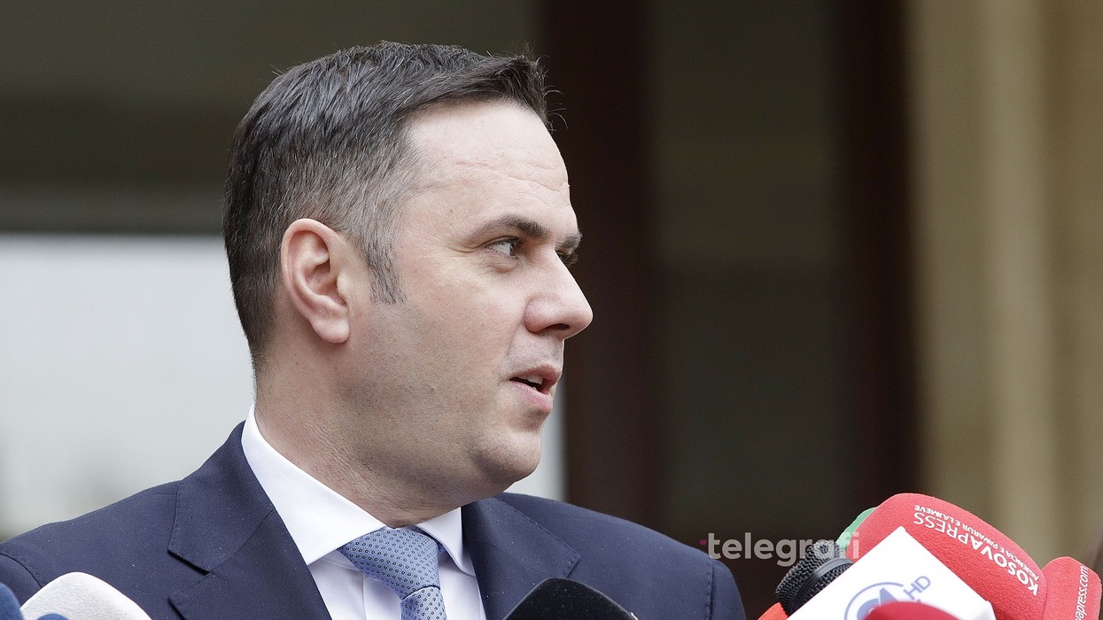 Pse nuk mori pjesë Avdullah Hoti dhe Hykmete Bajrami në mbledhjen e Këshillit, deklarohet Abdixhiku