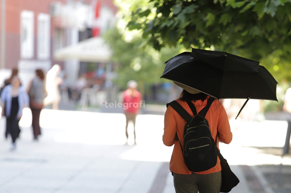 Temperaturat mbeten të larta, reshje të lehta në disa zona të Kosovës
