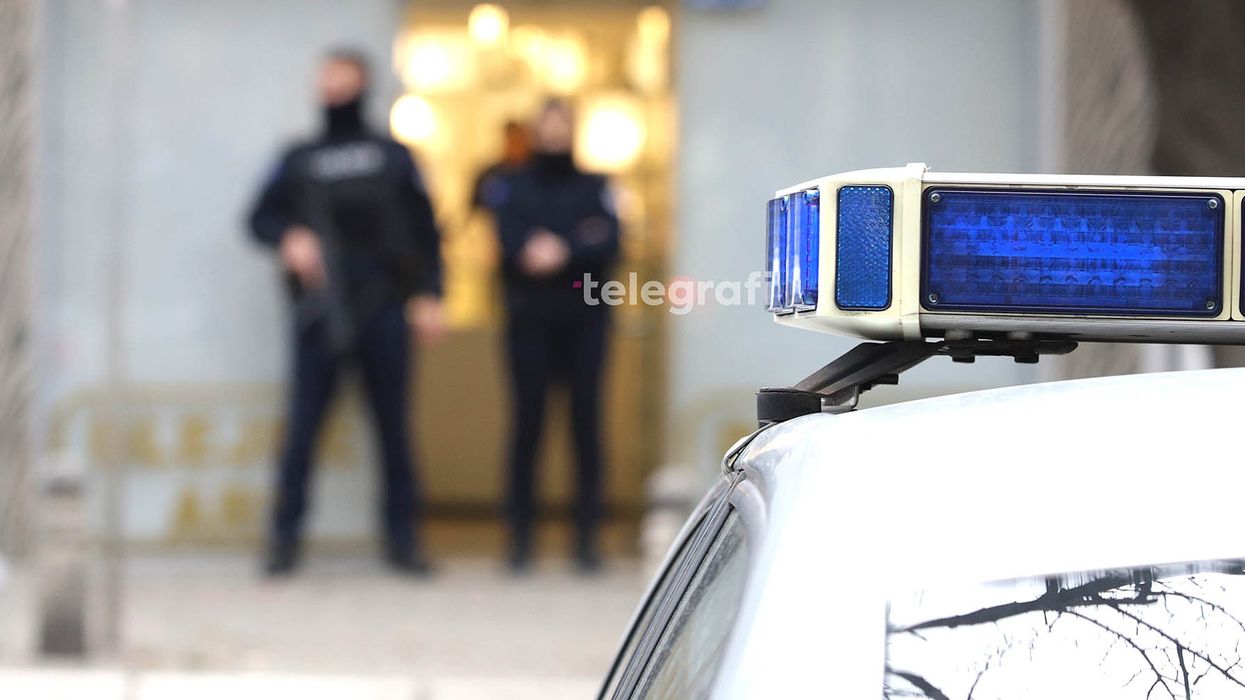Tentoi të grabis një argjendari në Gjilan, arrestohet i dyshuari - konfiskohet një revole, kapelë e zezë dhe një skuter Tentoi të grabis një argjendari në Gjilan, arrestohet i dyshuari - konfiskohet një revole, kapelë e zezë dhe një skuter