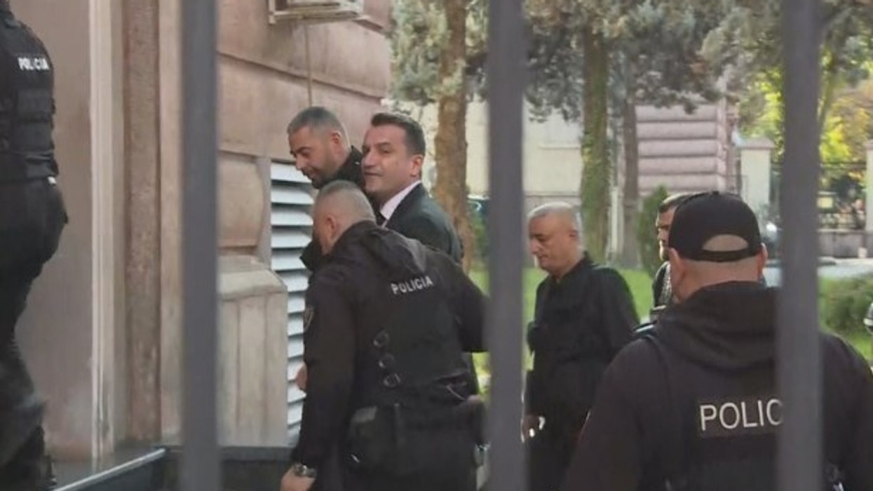 Mungojnë Veliaj dhe avokati, shtyhet seanca ndaj kryebashkiakut të Tiranës – avokati Ndreca gjobitet me 50 mijë lekë