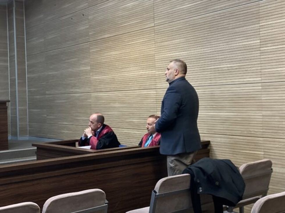 Shpend Ahmeti thotë se mbi 172 mijë eurot e padeklaruara ishin ndihmë financiare nga familja, Prokuroria propozon t’i konfiskohet kjo shumë