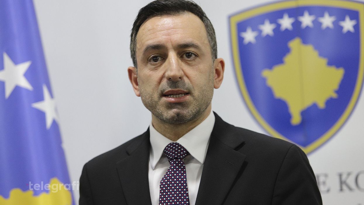 Basha: Kryeministri i fton për diskutim e marrëveshje, këta sulmojnë e ofendojnë - këta që Radoçiqin e pritshin në kryeministri Basha: Kryeministri i fton për diskutim e marrëveshje, këta sulmojnë e ofendojnë - këta që Radoçiqin e pritshin në kryeministri