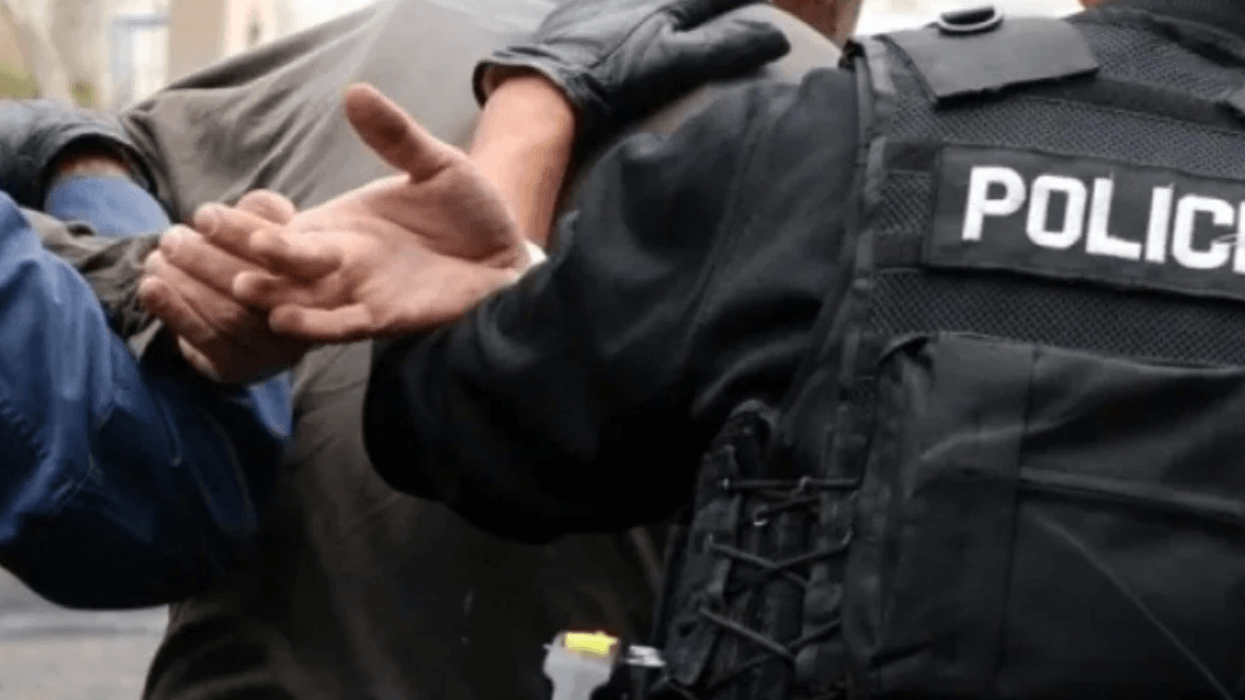 Arrestohet një i ri në Gjonaj të Prizrenit për gjuajtje me armë zjarri, sekuestrohet pistoleta