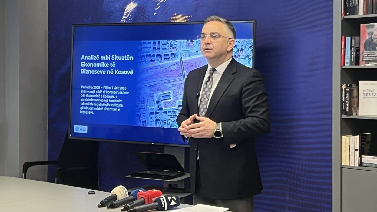 "Skandal pas skandali" - AAK kritikon pushtetin për ekspozitën dhe ngërçin e krijuar për presidentin