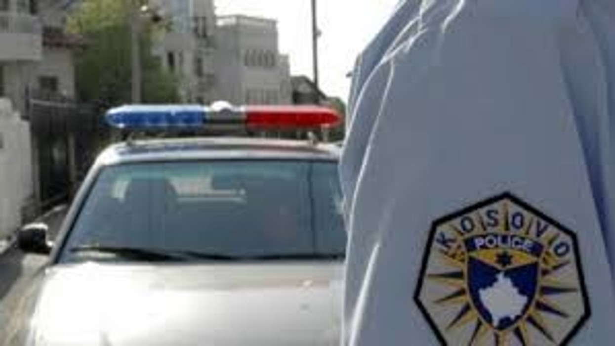 U sulmuan me sprej dhe iu dëmtuan gomat e veturës me thikë, Policia në kërkim të të dyshuarve në Obiliq