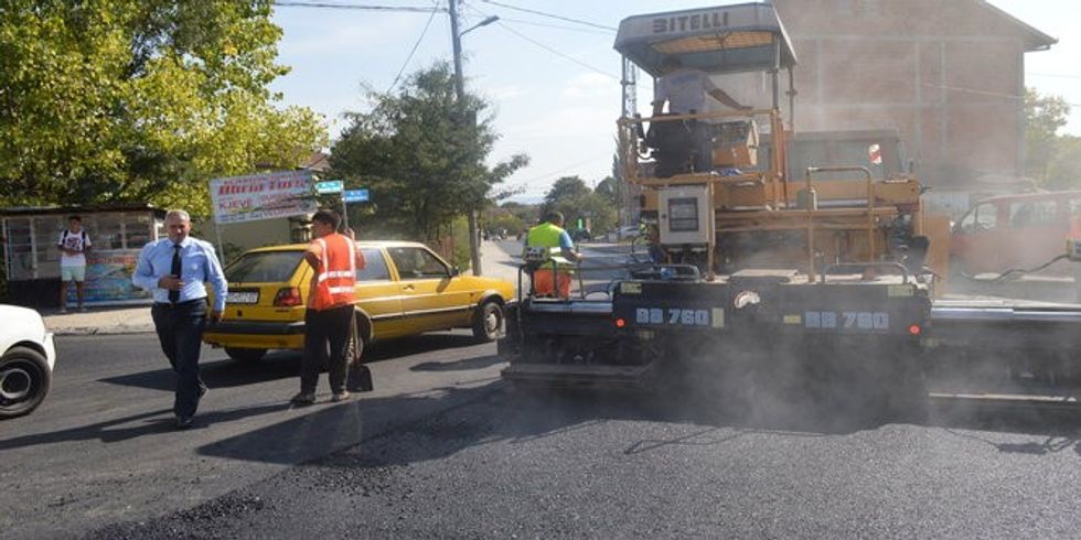 Nënshkruhet kontrata për rrugën Kijevë–Malishevë