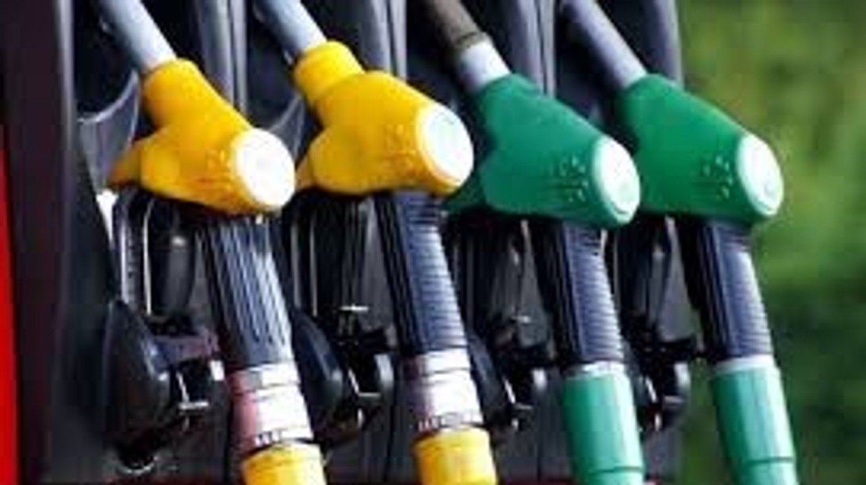 Bien çmimet e derivateve, lirohen nafta dhe benzina