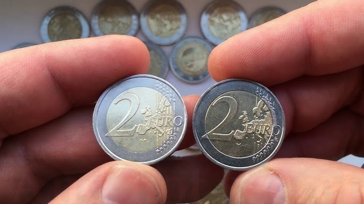 Nga një bankë raportohen 225 monedha 2-euroshe false