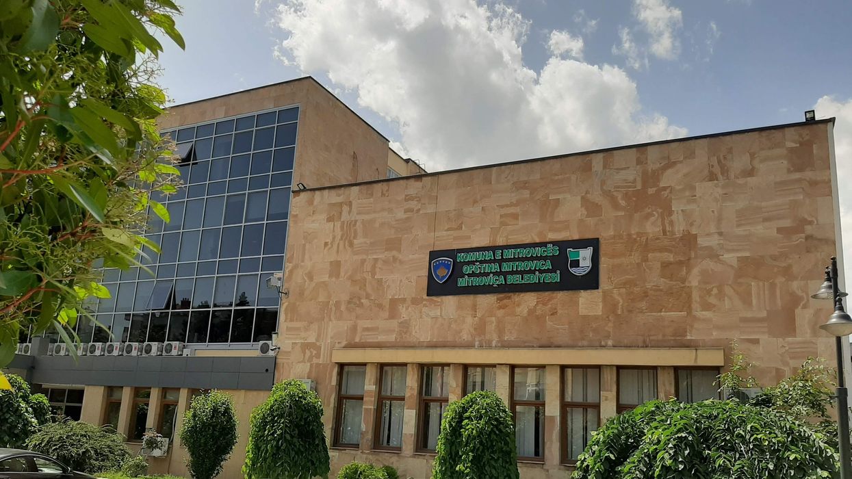 Komuna e Mitrovicës vendos kod të ri veshjeje - çka nuk lejohet? Komuna e Mitrovicës vendos kod të ri veshjeje - çka nuk lejohet?