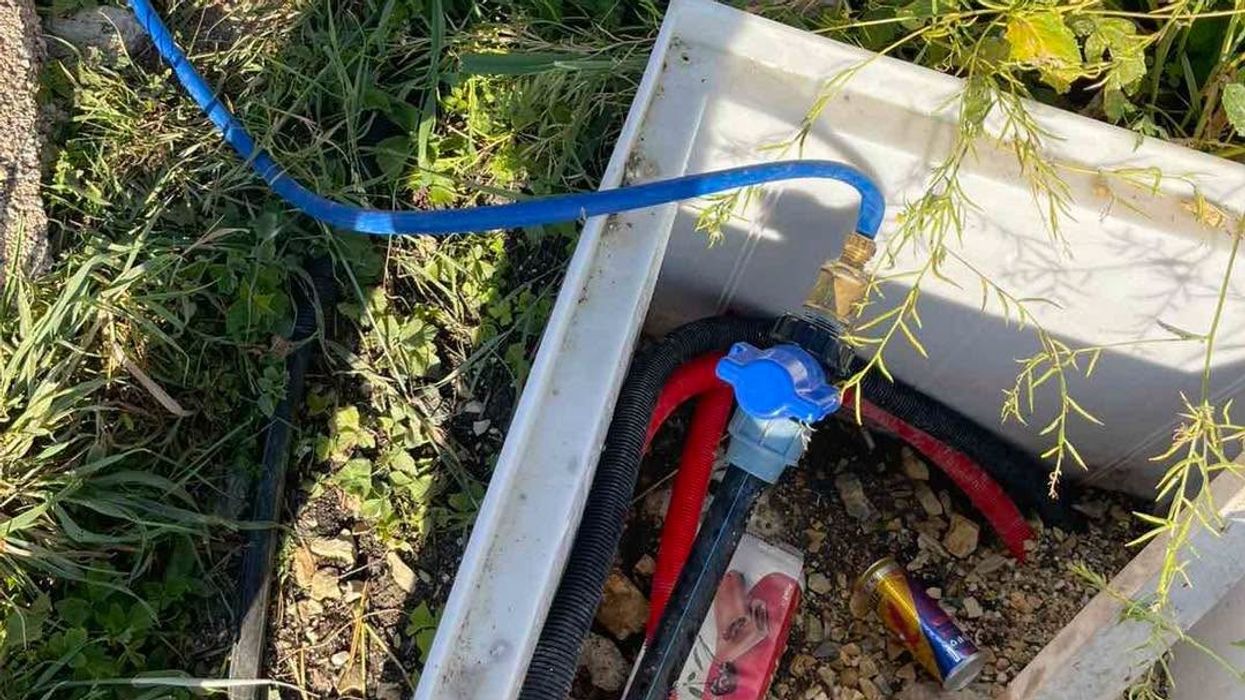 Zbulohen tri lidhje ilegale në rrjetin e ujësjellësit në lagjen Veternik dhe Kalabri Zbulohen tri lidhje ilegale në rrjetin e ujësjellësit në lagjen Veternik dhe Kalabri