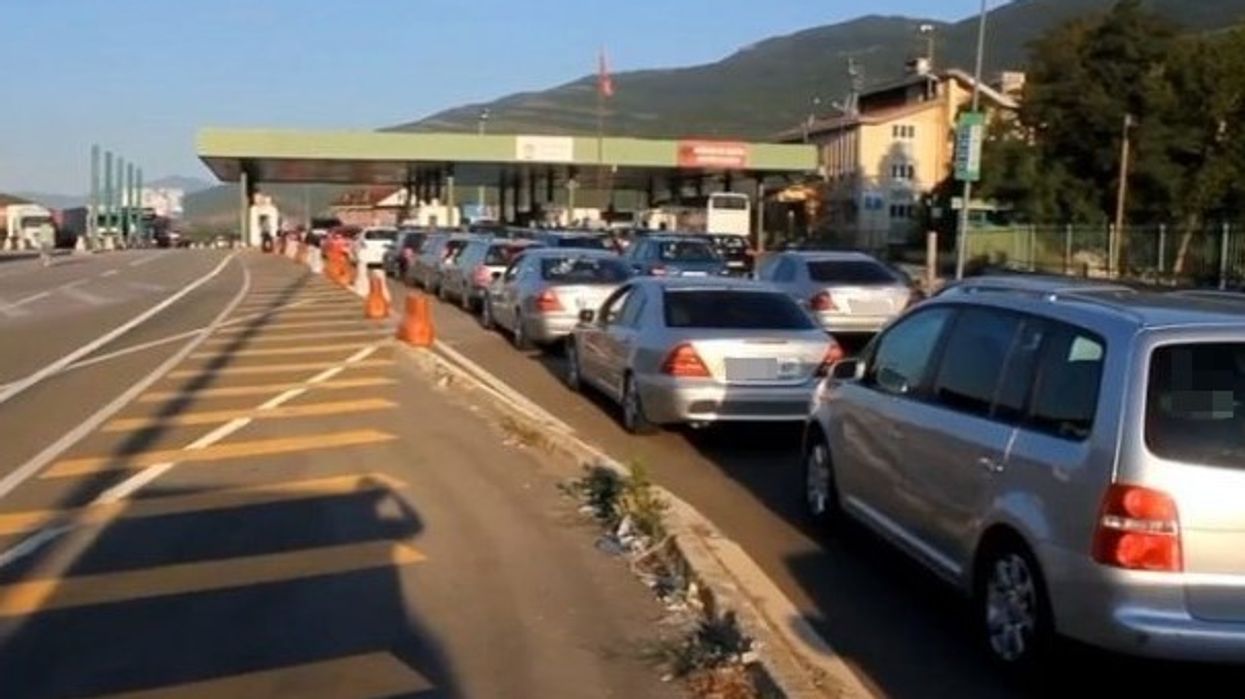 Piku i sezonit turistik, fluks i lartë në Morinë - mbi 25 mijë shqiptarë të Kosovës dhe 7 mijë mjete hyjnë në Shqipëri në vetëm tri orë Piku i sezonit turistik, fluks i lartë në Morinë - mbi 25 mijë shqiptarë të Kosovës dhe 7 mijë mjete hyjnë në Shqipëri në vetëm tri orë