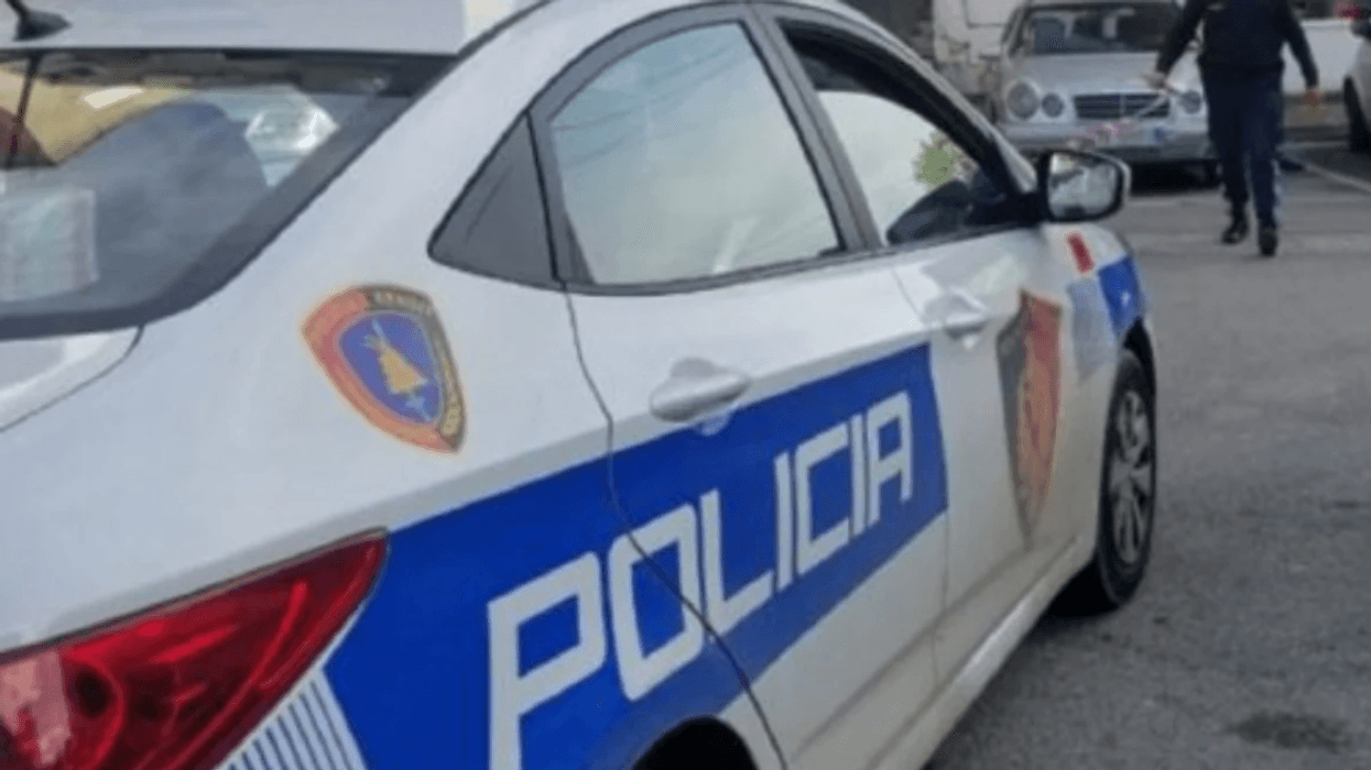 Grabitje me armë në Kamëz, dy persona të maskuar futen në argjendari dhe vjedhin bizhuteritë