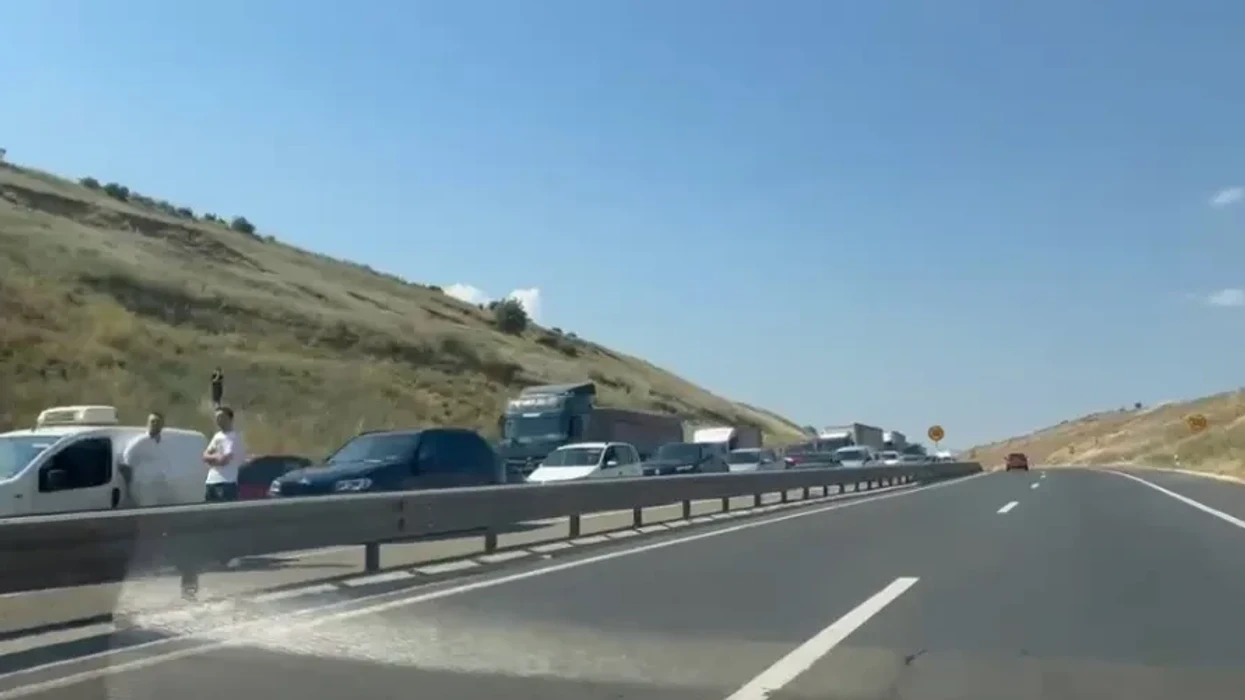 Shtatë të lënduar në një aksident mes një kamioni dhe dy veturave në autostradën “Ibrahim Rugova”