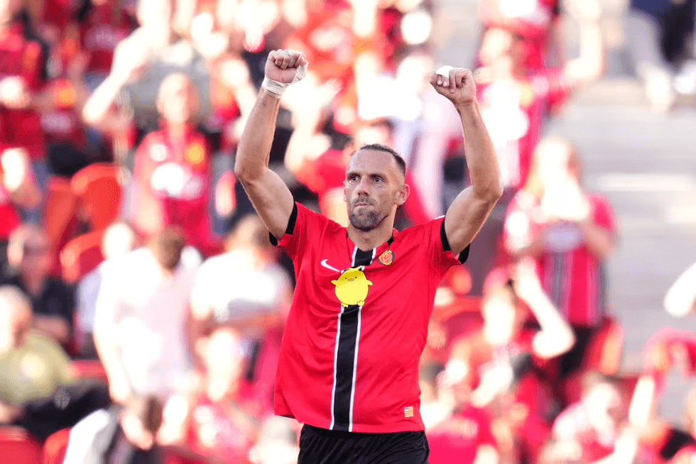 AS e përshkruan me pesë fotografi momentin: Një Vedat Muriqi heroik që i jep fitoren Mallorcës