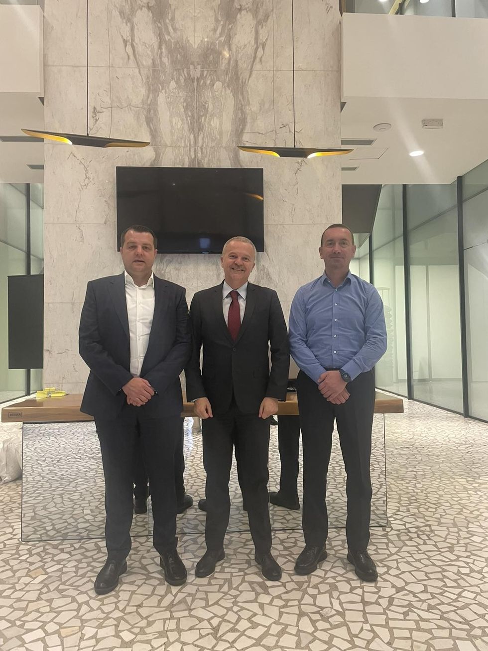 FOTO PER BALLIN TE LAJMIT