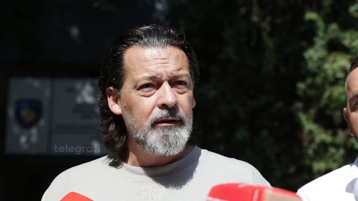 Sveçla: Dorëzuam në Prokurori materiale nga një sinjalizues për legalizime të paligjshme, transfere në Angli dhe shkelje të tjera Sveçla: Dorëzuam në Prokurori materiale nga një sinjalizues për legalizime të paligjshme, transfere në Angli dhe shkelje të tjera