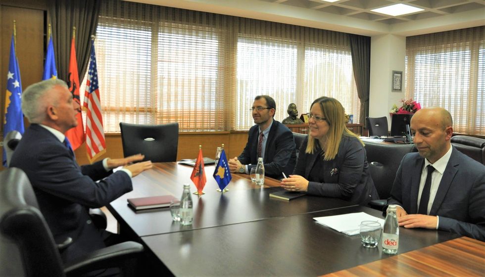 foto2 takimi me ambasadorin