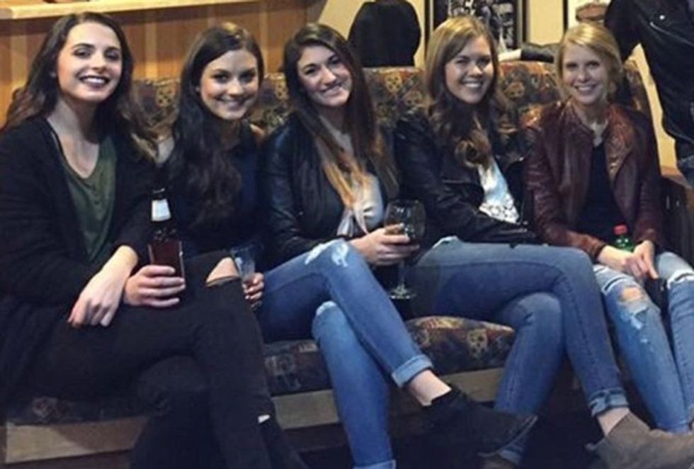 Fotografia e çuditshme i zhduken kembet ne menyre misterioze foto 2