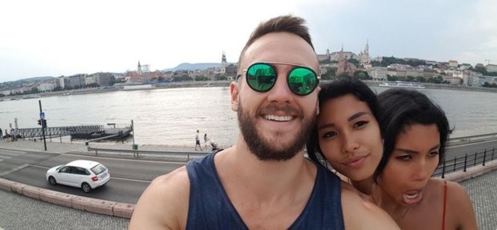 Fotografia panoramike iu dëmtua nga partnerja që teshtiu foto 2