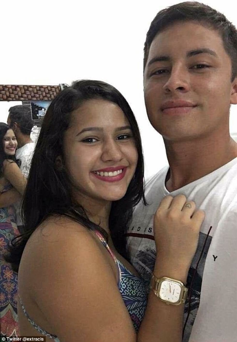 Fotografia që duket se e shfaqë me dy fytyra i ka befasuar shikuesit foto 2