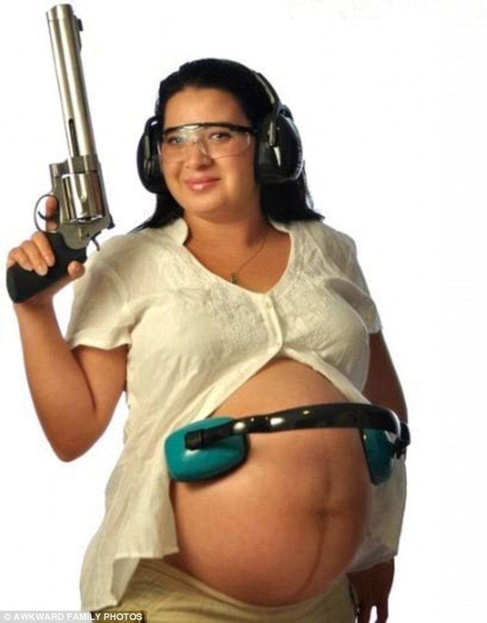 Fotografitë më bizare që tregojnë se partnerët po presin të bëhen prindër foto 2