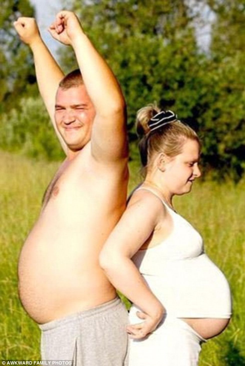 Fotografitë më bizare që tregojnë se partnerët po presin të bëhen prindër foto 3