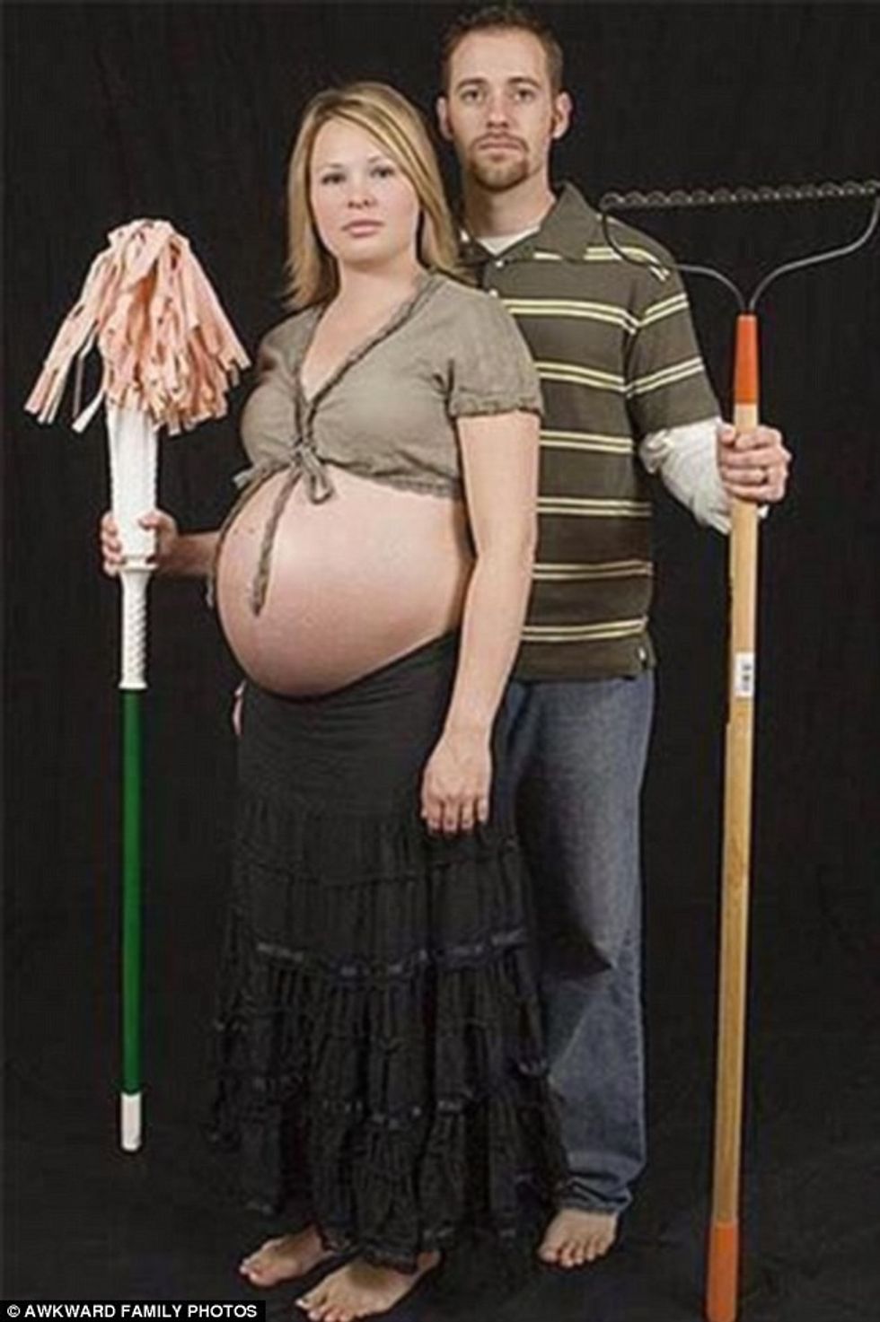 Fotografitë më bizare që tregojnë se partnerët po presin të bëhen prindër foto 8