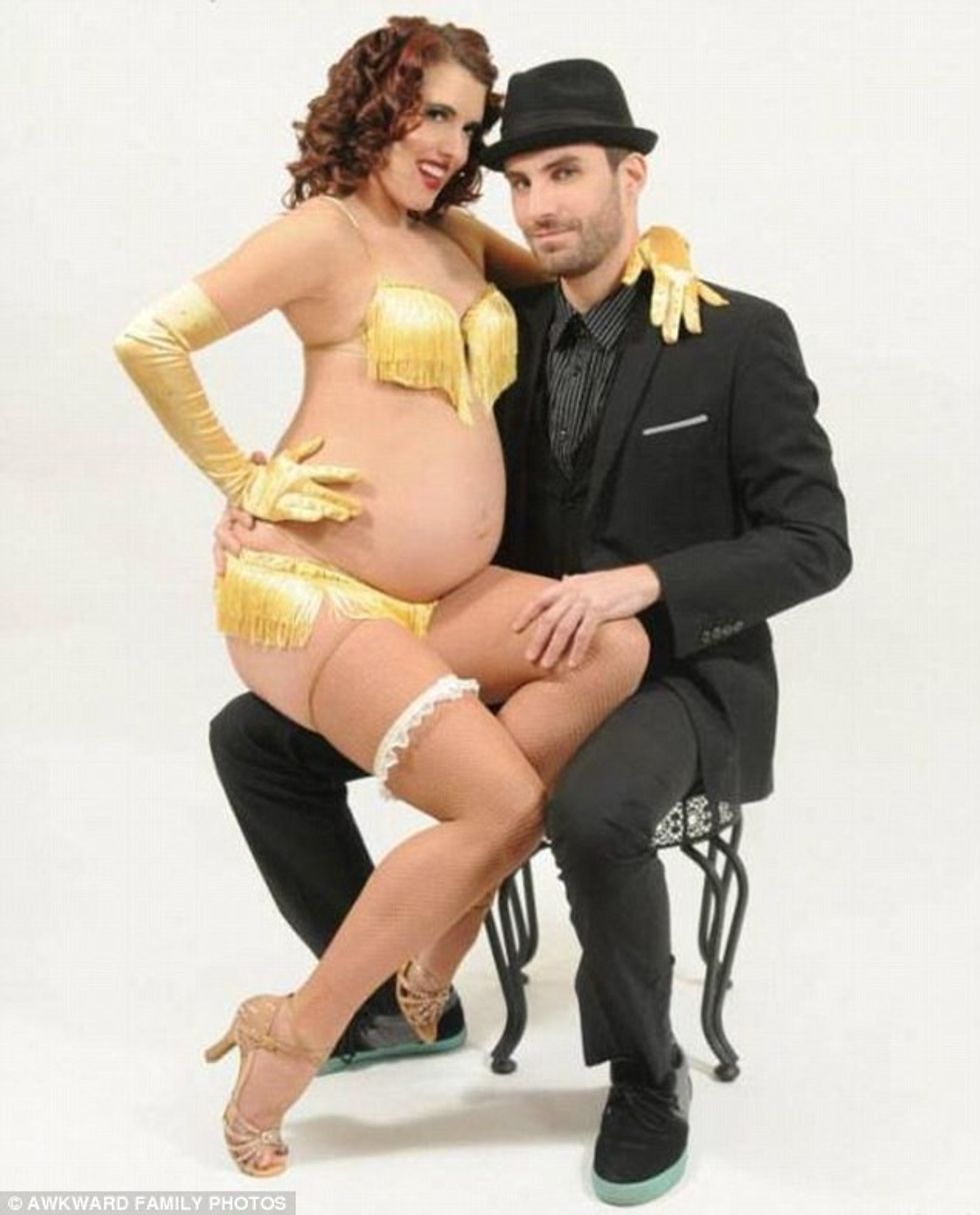 Fotografitë më bizare që tregojnë se partnerët po presin të bëhen prindër foto 9