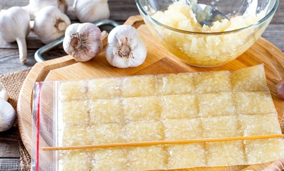 freeze garlic minced scored