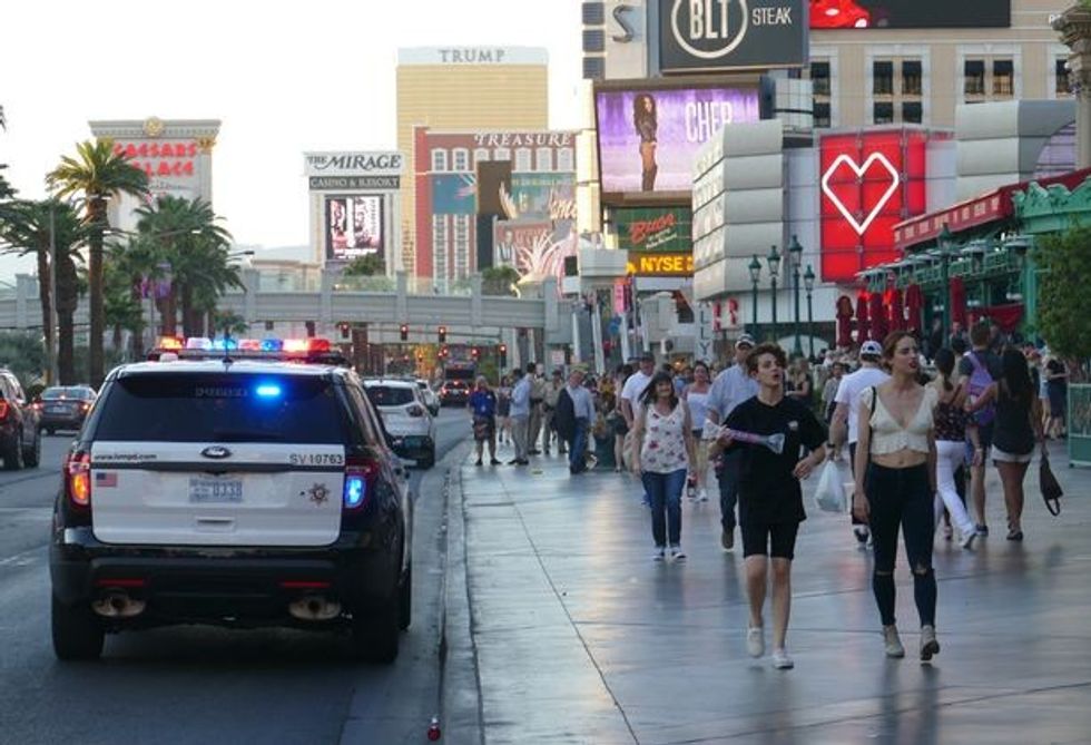 Frik nga atentatet masa ekstreme nga policia p r duelin Mayweather McGregor TS 25 08 17 5358203181