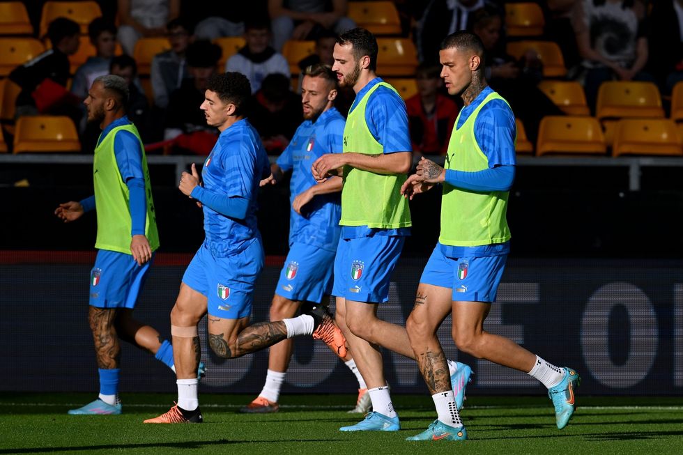 FU fGJtXEAIC8bZ scaled