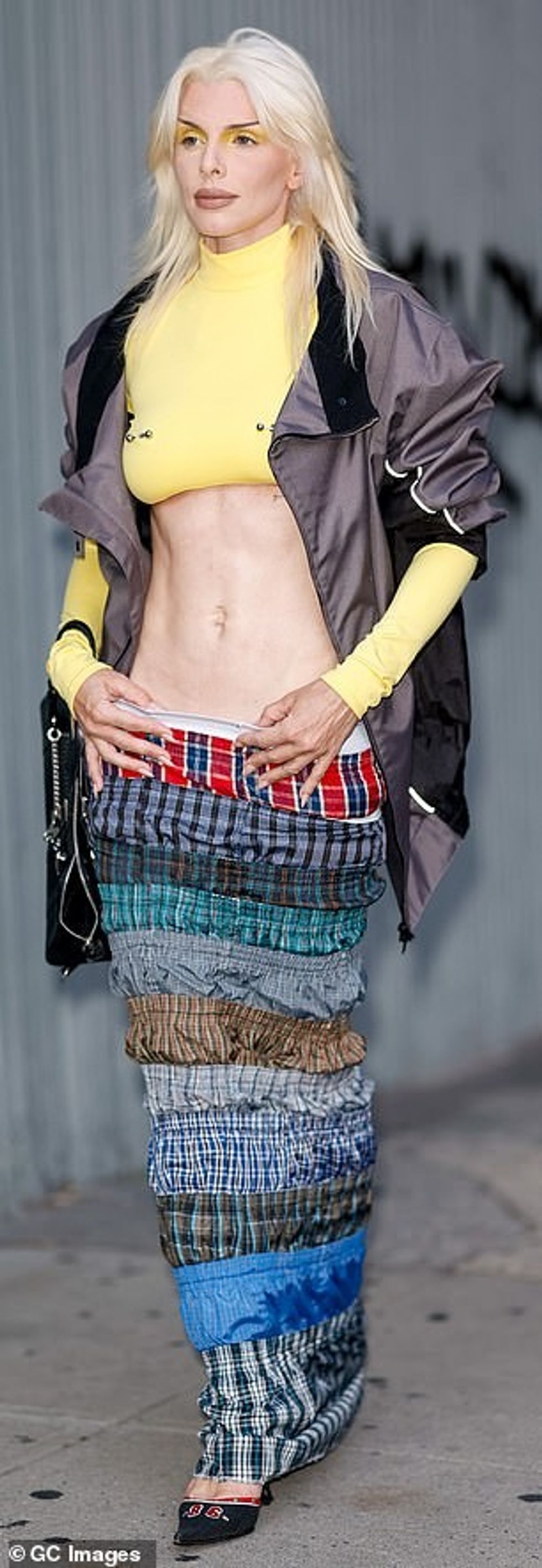 Fundi dukej se ishte bërë nga brezi i pantallonave të shkurtra të shumta boksiere