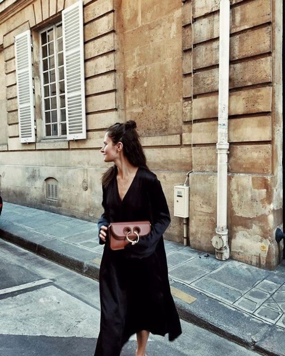 Fustan i zi + çantë efektive