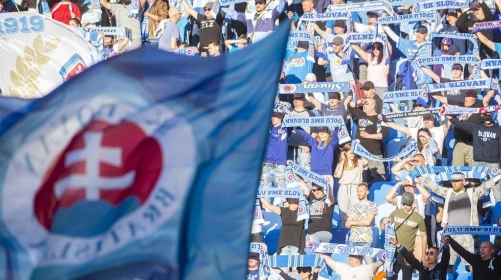 FY2Jz3EcSP7C 0OOA.1280 K Slovan Bratislava KF Sere