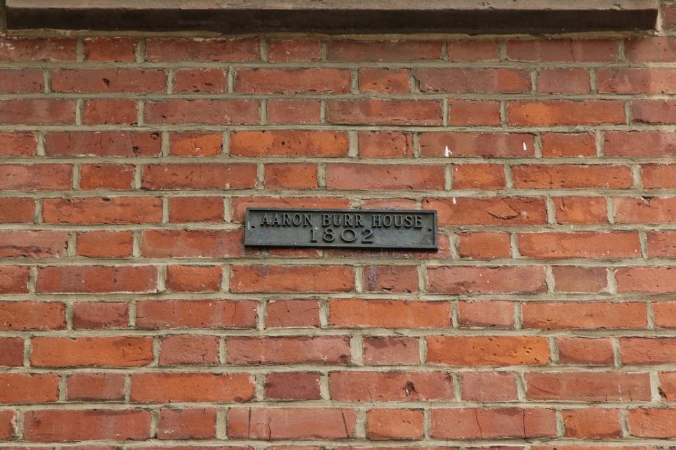 g8