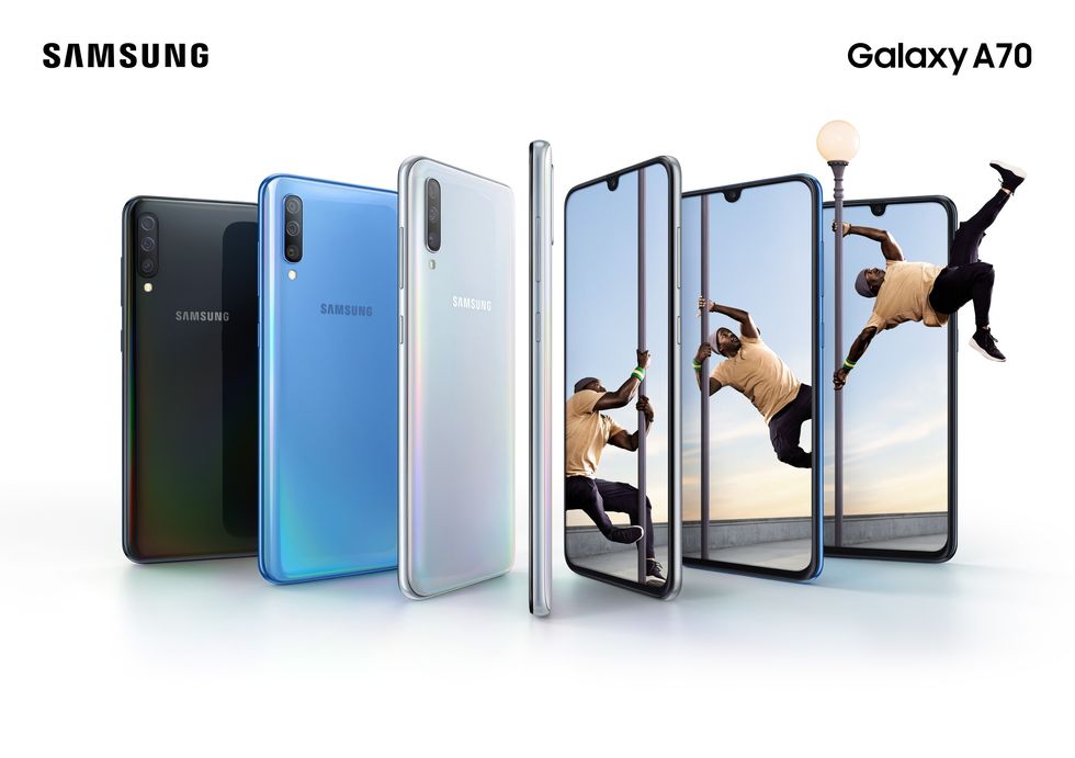 Galaxy A70 Lifestyle KV combo blackbluewhite 2P