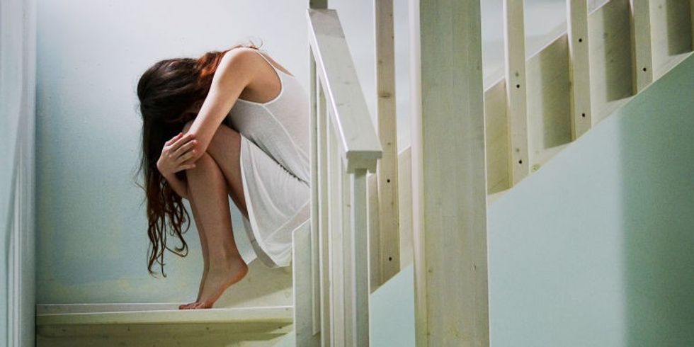 gallery 1509968124 lonely woman 1