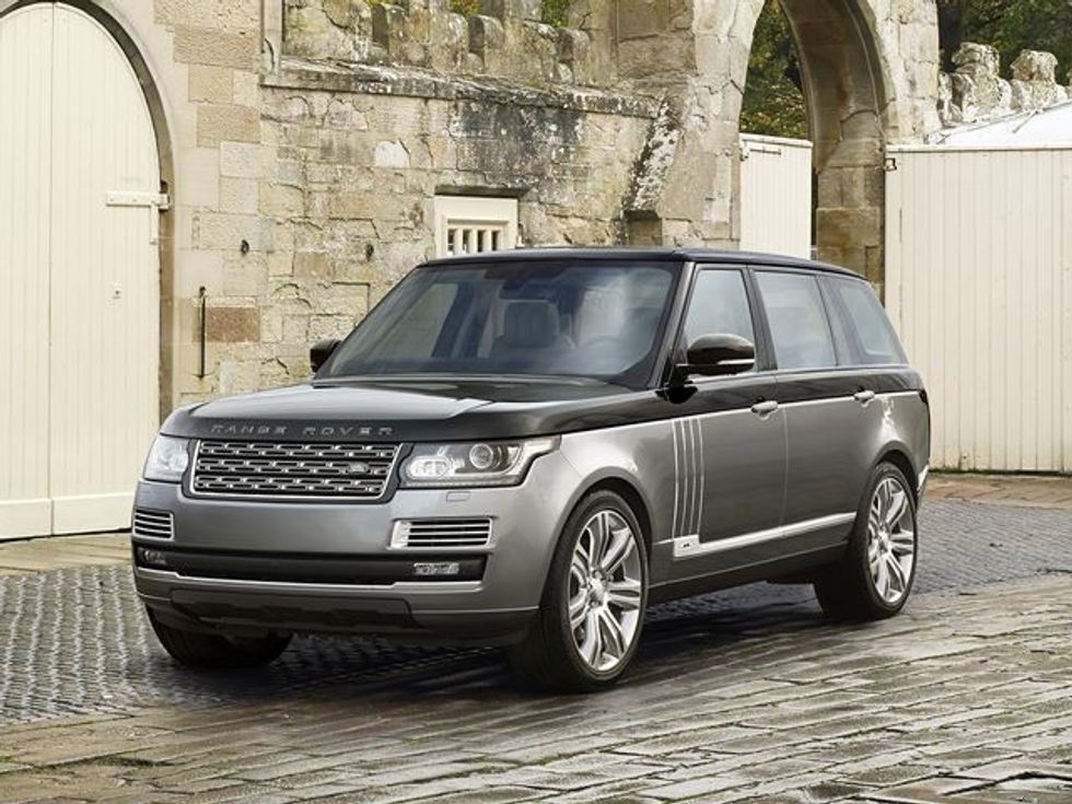 Garazhi i ëndrrave që do ti permbante pese makina nga Land Rover foto 5