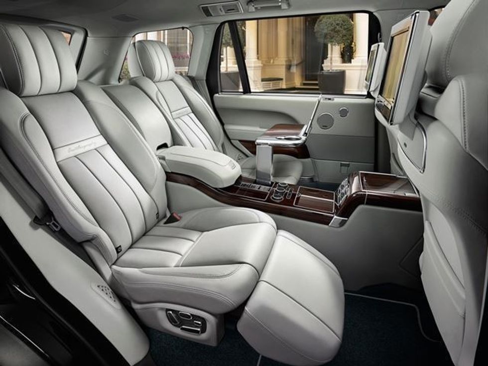 Garazhi i ëndrrave që do ti permbante pese makina nga Land Rover foto 6