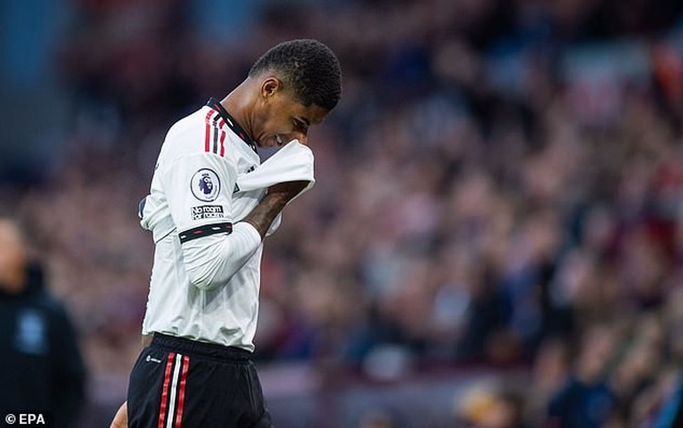 Gary Neville tha se Manchester United duhet të përmirësojë treshen e tyre të parë për t'u përballur me skuadrat e tjera të Big Six