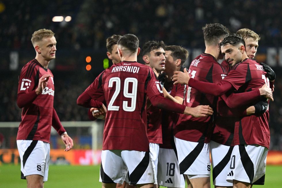 Gd5Ts2oXEAER5M8 scaled